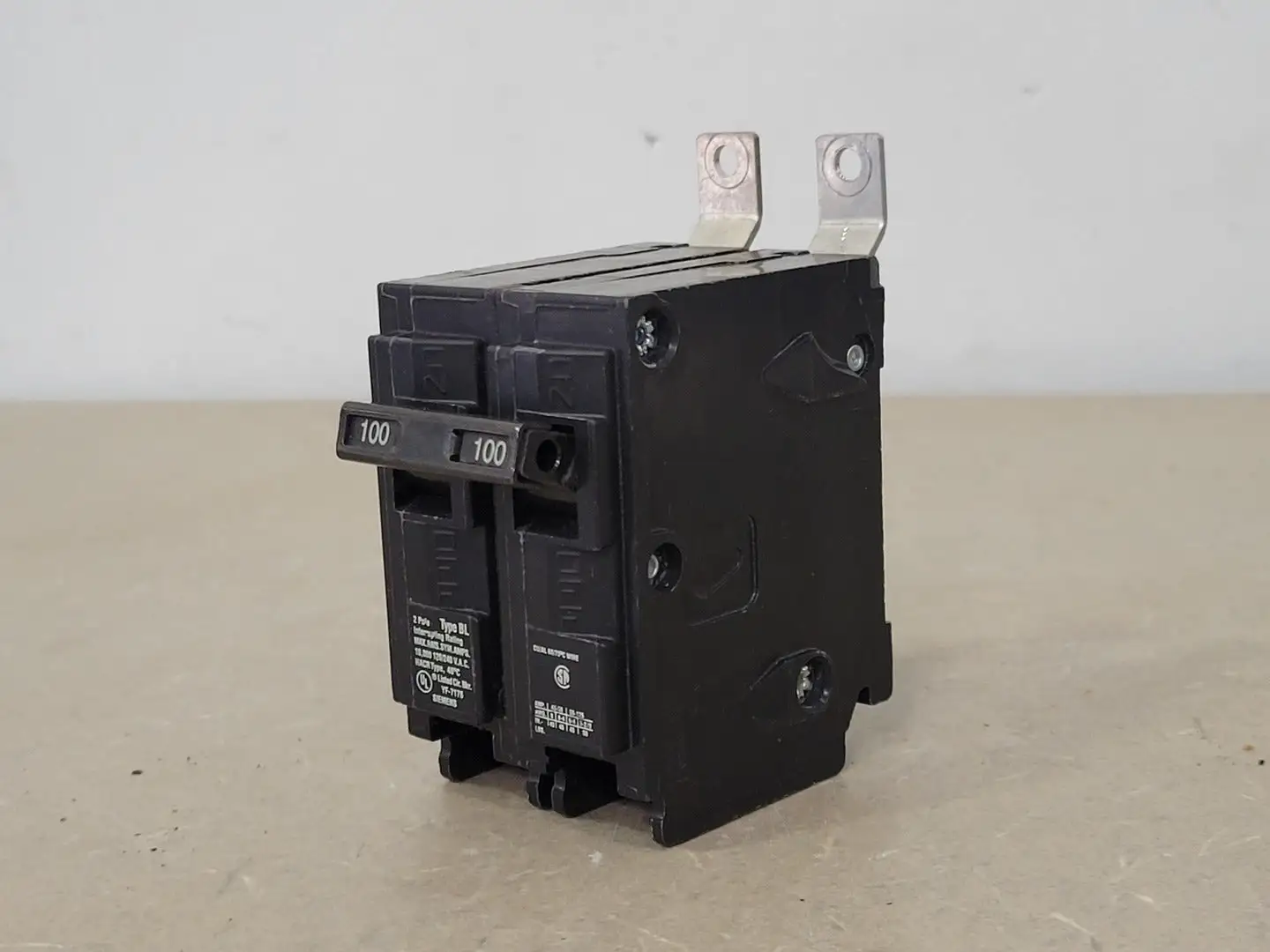 Used SIEMENS B2100 Switchgears British Columbia CA | Lenmark #239567