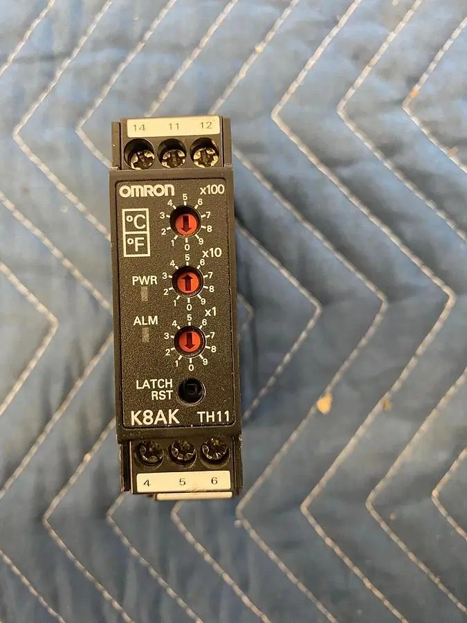 USED OMRON K8AK