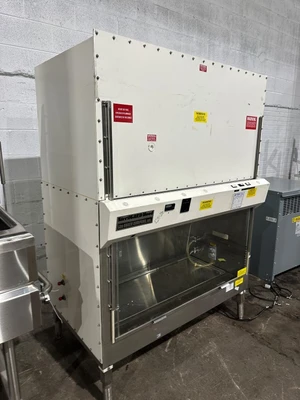 STERILGARD LAB FUME HOOD