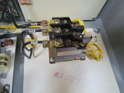 Veearc/Super 7000 SCE431H1E1X 3HP Motor Controller Adjustable Frequency Drive