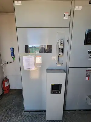 5kV Motor Control Center (MCC) Unit w/ (4) Breakers & (2) Load-Break Switches
