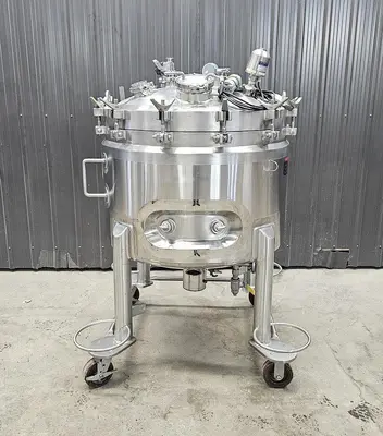 Used LEE INDUSTRIES INC. 400L DP Stainless Steel Tanks Quebec CA | Carter-Wilson Equipment Services #884558