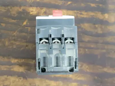 Used SCHNEIDER ELECTRIC GV2ME14 Switchgears British Columbia CA | Lenmark #242042