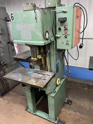Used _UNKNOWN_ _UNKNOWN_ C-Frame Presses Michigan US | Miedema Asset Management Group #1371710