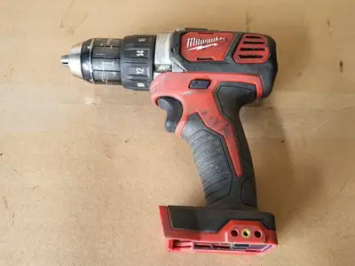 USED MILWAUKEE 2821-20