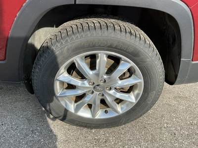 USED 2016 JEEP CHEROKEE