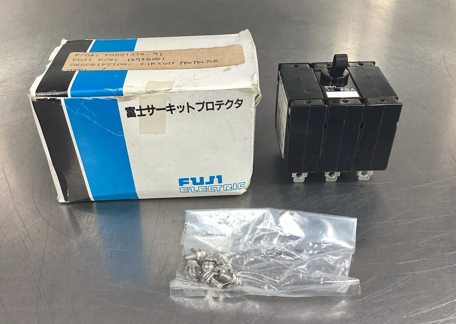 Fuji Electric Circuit Breaker CP33E/5N 5A 250V 3 Pole 4C-28