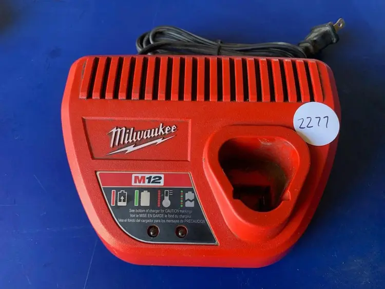 Used MILWAUKEE 48-59-2401 Battery Chargers California US | Van Aliso Enterprises Inc #716708