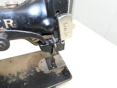 Singer 107W1 Industrial Sewing Machine Head Zig Zag & Straight Vintage
