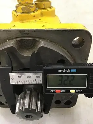 USED CHAR LYNN 111 1037 004