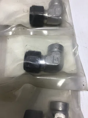 PARKER ELBOW, FEMALE, 90 DG, 1/4″ TUBE TO 1/8″ PIPE, 316 SST (Lot of 3)