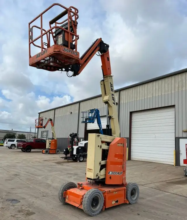 USED 2023 JLG E300AJP
