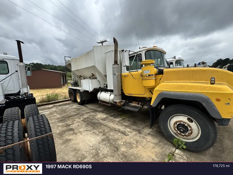 Used 1997 MACK RD690S Tanker trucks Texas US | Proxy Equipment #1426006