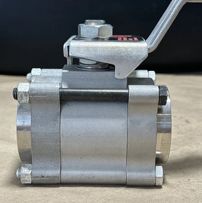 NEW Whitey 1-1/4” SS-67TF20