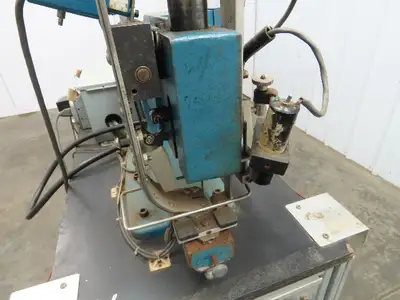 Cambridge AE2001 Automatic Rivet Machine Insertion Machine Von Weise Gromets