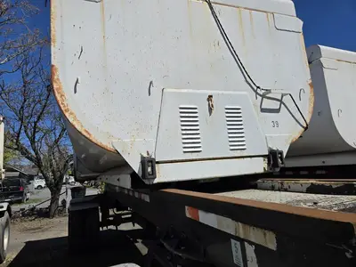 USED 2013 PETERBILT 384