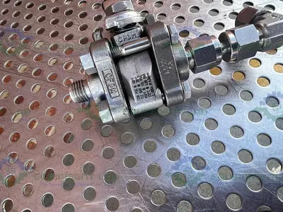 USED SWAGELOK SS-62TS4 STAINLESS STEEL BALL VALVE 1/4" THREADED FITTING, 2200 PSIG
