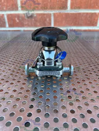 Used SAUNDERS DIAPHRAGM VALVE W/ 1/2" SANITARY FITTING Valves/Fittings California US | Equipment Lab #485500