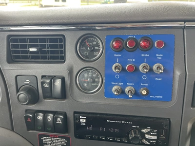 USED 2017 PETERBILT 567 6X4