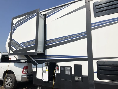 Used 2018 MOMENTUM 395M Campers, Caravans, Motorhomes Michigan US | Miedema Asset Management Group #1334425