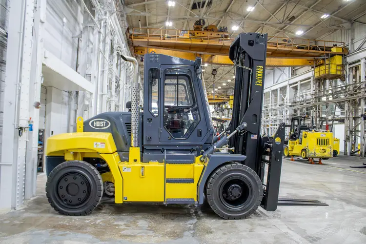 New | in-Stock 2025 HOIST PV300 Internal Combustion Forklifts: Pneumatic Tire Illinois US | Forklift Exchange #1274473