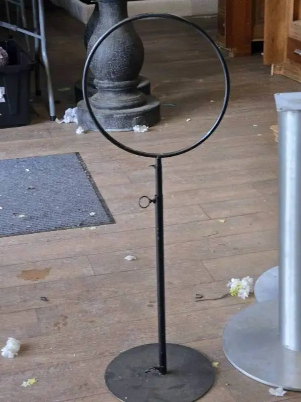 Adjustable Wreath / Basket Display Floor Stand