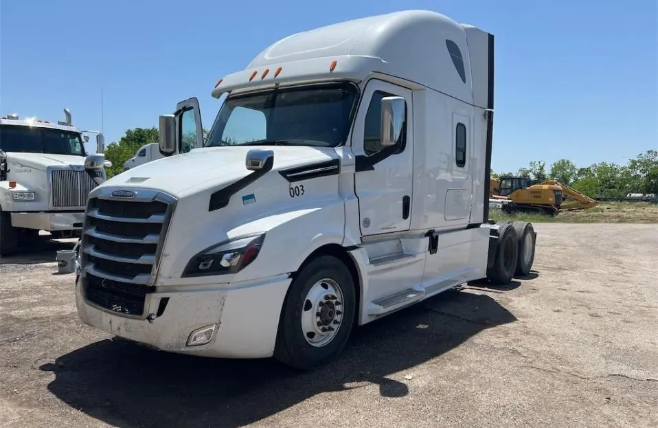USED 2018 FREIGHTLINER CASCADIA