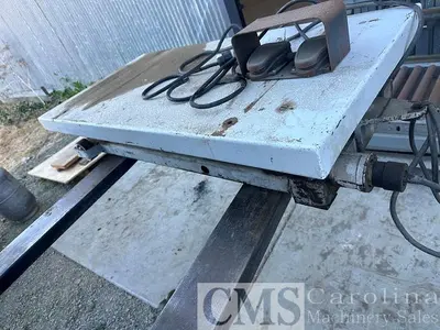 Unknown 2000 lb Scissor Lift Table