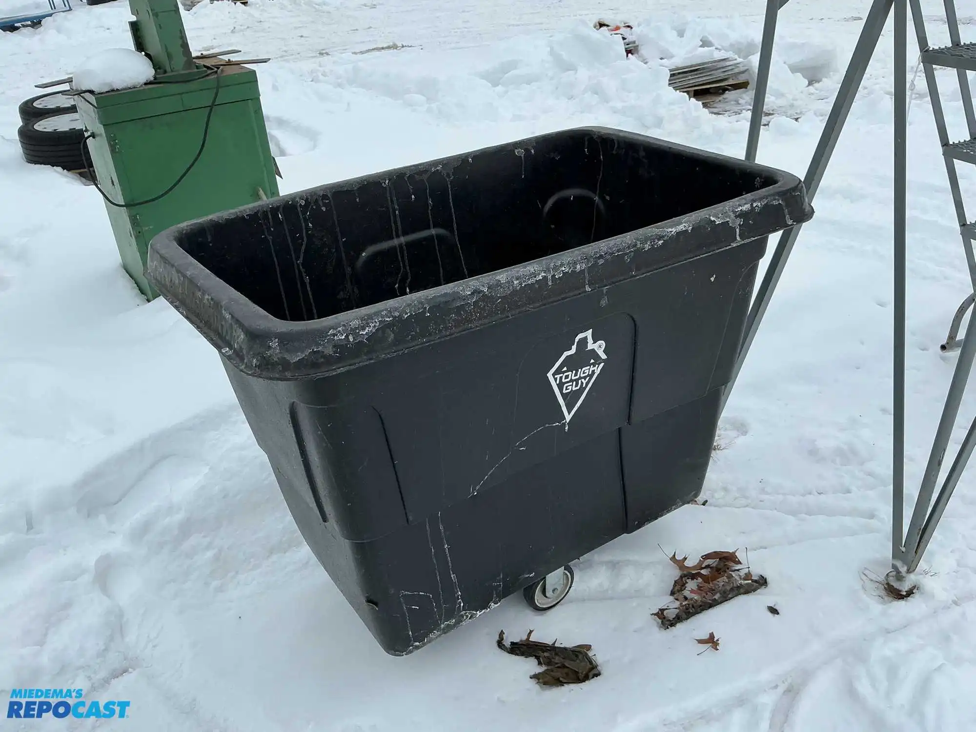 Rolling Trash plastic Bag - rolls good but is a little tipsy per seller