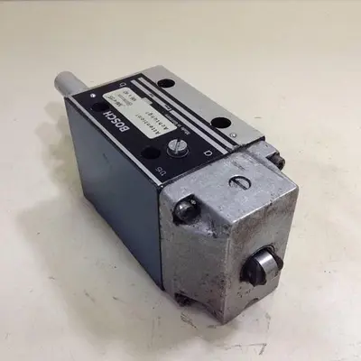 USED BOSCH 0 810 001 879