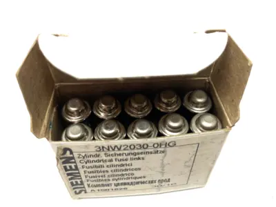 USED SIEMENS SENTRON CYLINDRICAL FUSE, SLOW-BLOW, 3A
