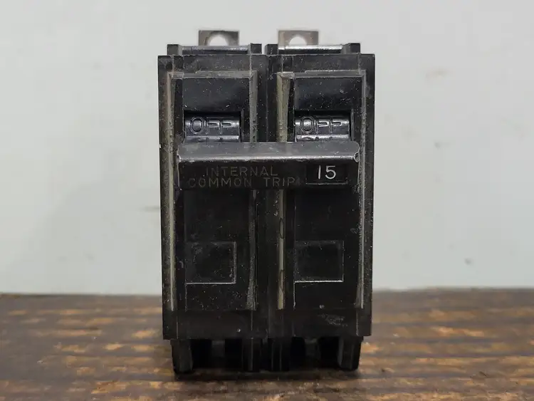 Used GENERAL ELECTRIC THQB2115 Switchgears British Columbia CA | Lenmark #242238