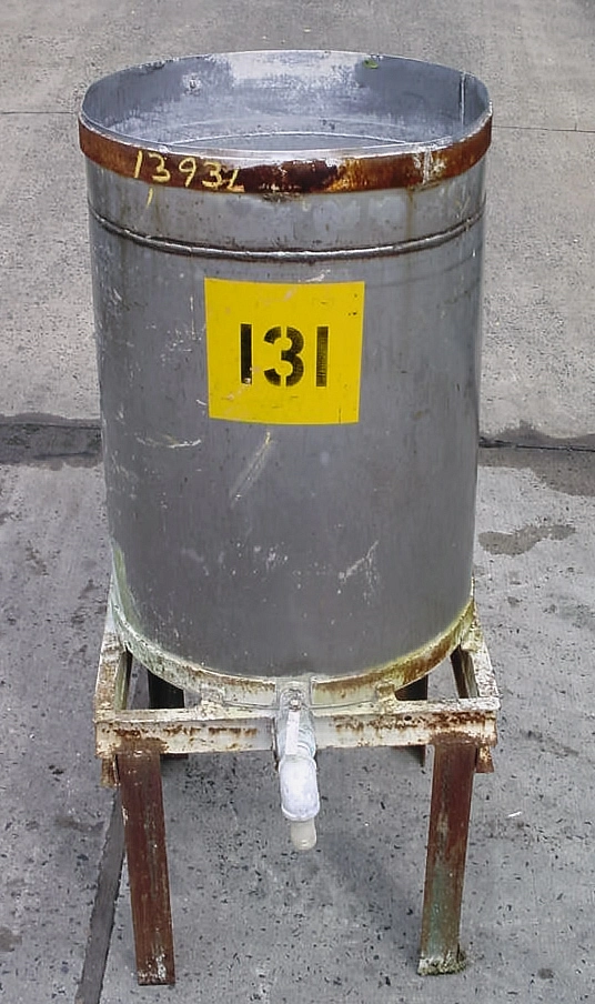 USED 28 INCH DIAMETER X 40 INCH DEEP OPEN TOP TANK