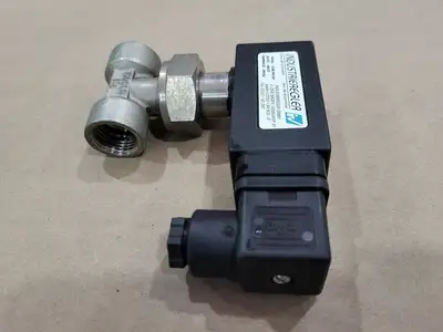 NEW INDUSTRIEREGLER UR 3 MO 15 MI