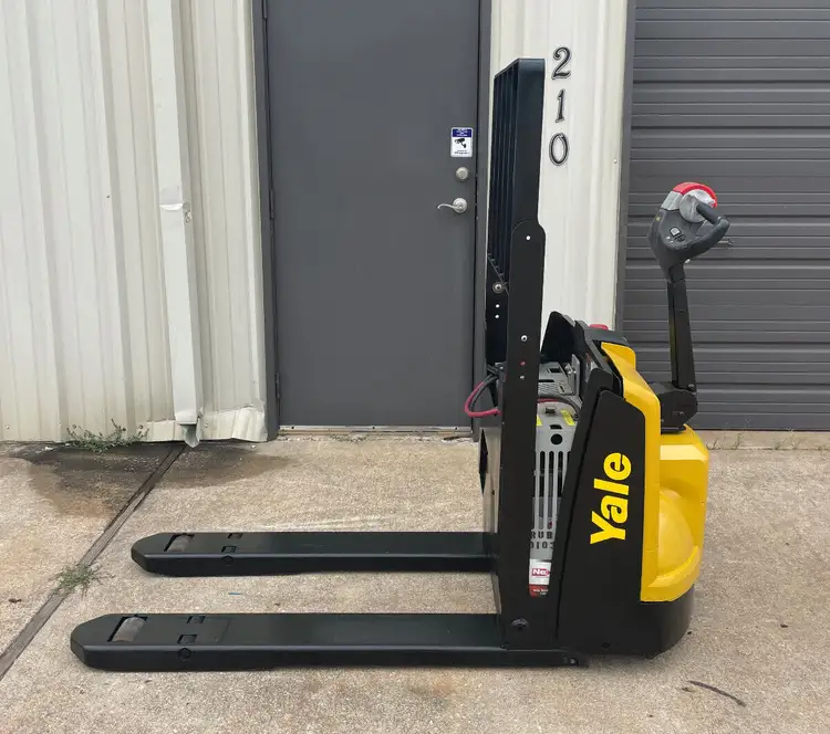Used 2016 Yale MPB045VGN24T2746 Electric Pallet Trucks New York US | United Lift #1446893