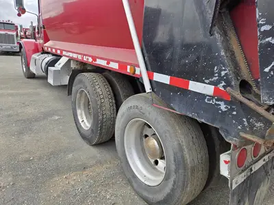 USED 2013 PETERBILT 365