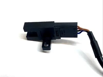 | Omron EE-SX472 Slot Photo Interrupter 5mm NPN Light-ON 5–24VDC 100mA - Used