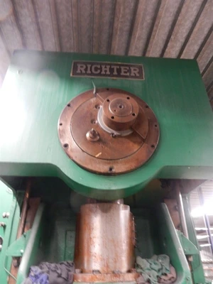 USED ADAM RICHTER 150 TON