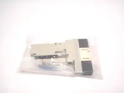 New | in-Stock SMC Plug-in Solenoid Valve Solenoid Valves Michigan US | Maverick Industrial Sales #1396601
