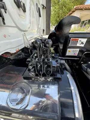 Used 2019 FREIGHTLINER CASCADIA 112 Hooklifts & Roll-Offs California US | Commerce Truck Equipment Sales #1548708