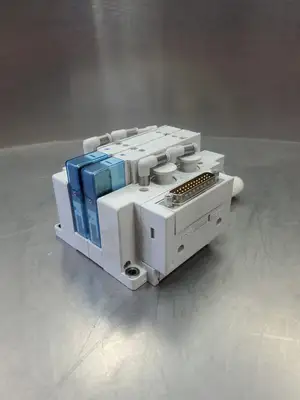 SMC Manifold w/(2) SY5100R-5U1 24VDC 0.4W Solenoid Valve 6D-19