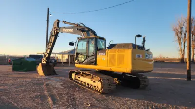 USED 2012 Deere 210G LC