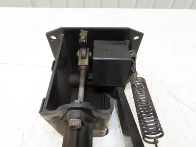 Toyota 5FBCU20 Electric Forklift Brake Pedal Master Cylinder Assembly
