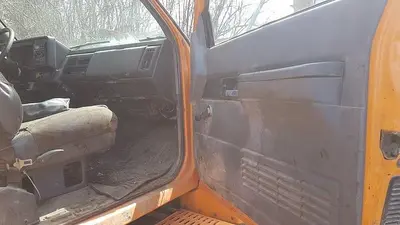 USED 2000 GMC C8500 TANDEM AXLE BED TRUCK