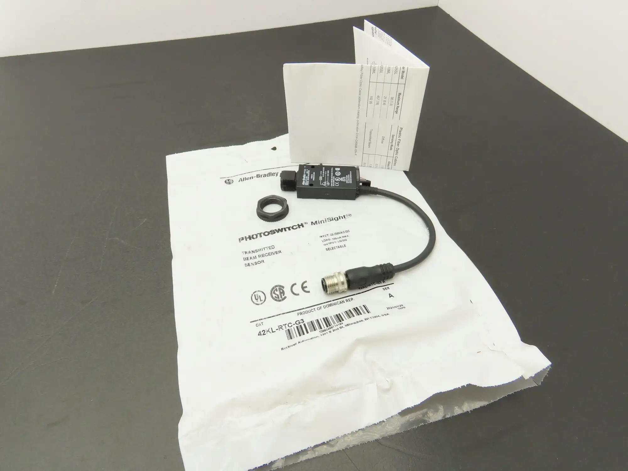 Allen Bradley 42KL-RTC-G3 Photoelectric Proximity Switch 30m Sensing Range