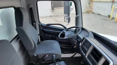 2019 HINO 338 Box Truck | Platinum Group (42)