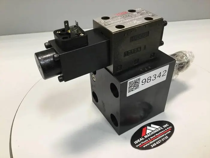 Used MOOG CCE25A6RH1X06P15B12 Valves/Fittings Michigan US | Ideal Machinery #607009
