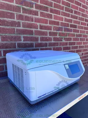 USED EPPENDORF 5910RI REFRIGERATED CENTRIFUGE W/ S-4X UNIVERSAL ROTOR 4500 RPM