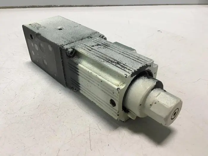 Used YUKEN EDG-01V-B-PNT22-5017 Valves/Fittings Michigan US | Ideal Machinery #586347