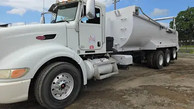 USED 2013 PETERBILT 386